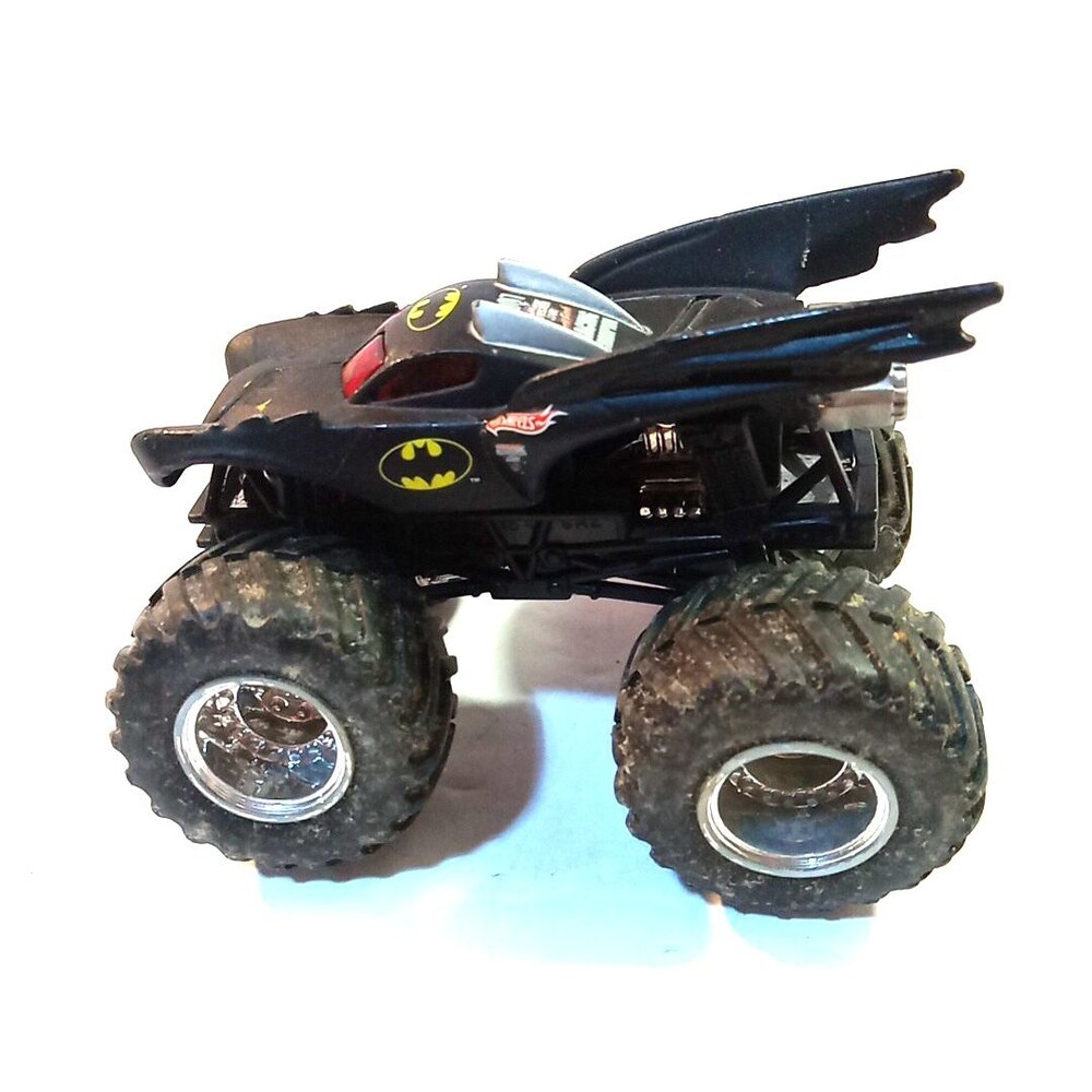 Hot Wheels Monster Jam Batman Truck 1:64 Monster Truck Batmobile